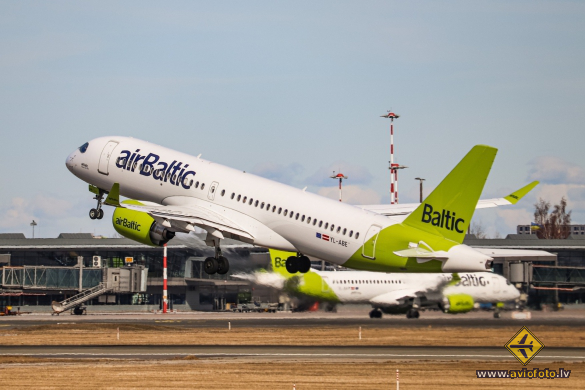 Airbus A220-300